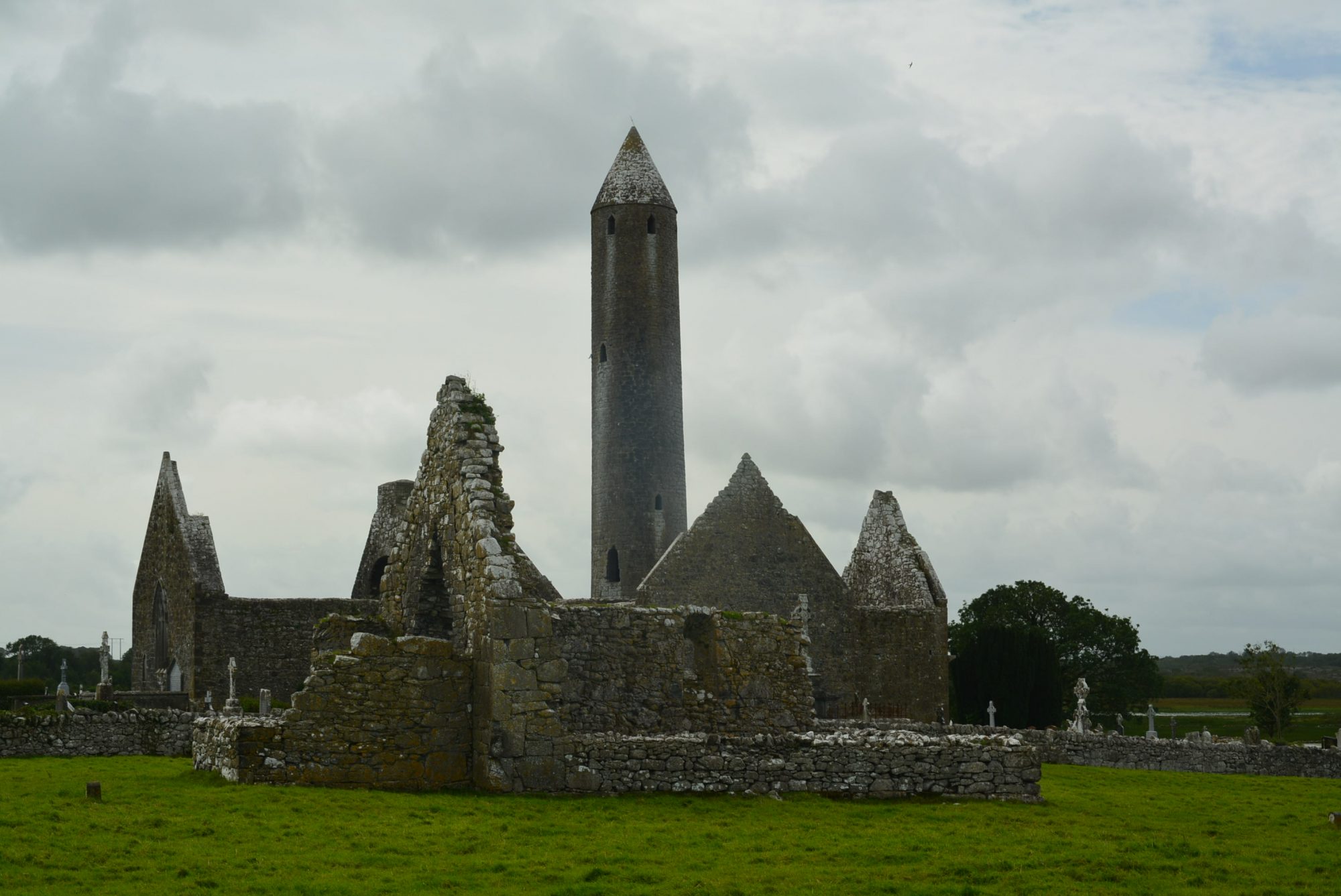 kilmacduagh-abbey