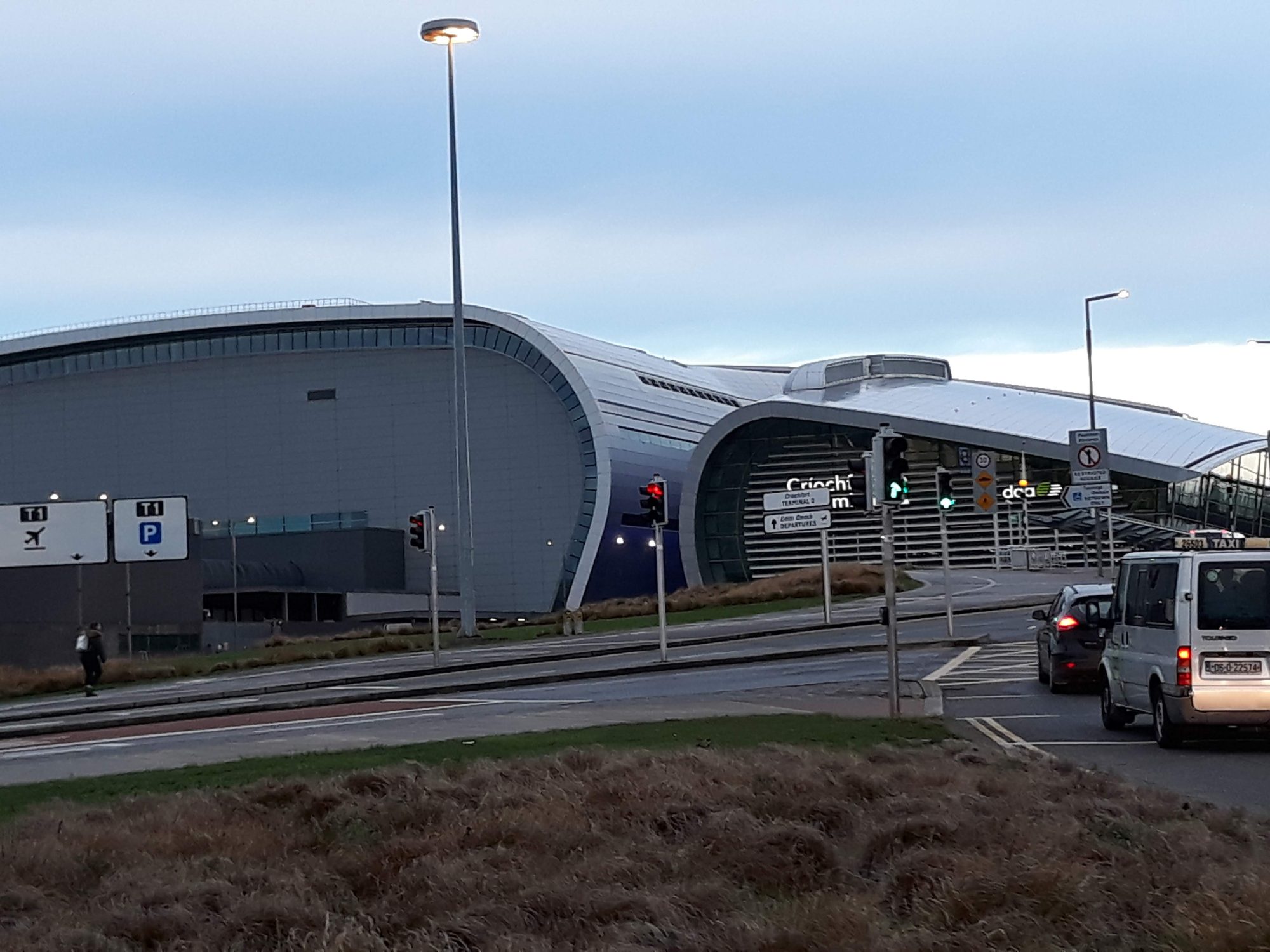 dublin-airport-terminal-2-private-long-distance-car-services-ireland