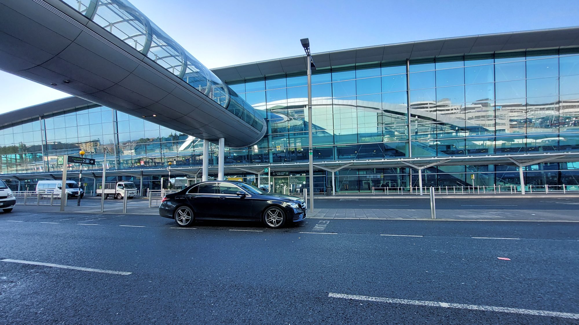 black-mercedes-e-class-outside-terminal-2-dublin-airport-chauffeur-car-services-ireland